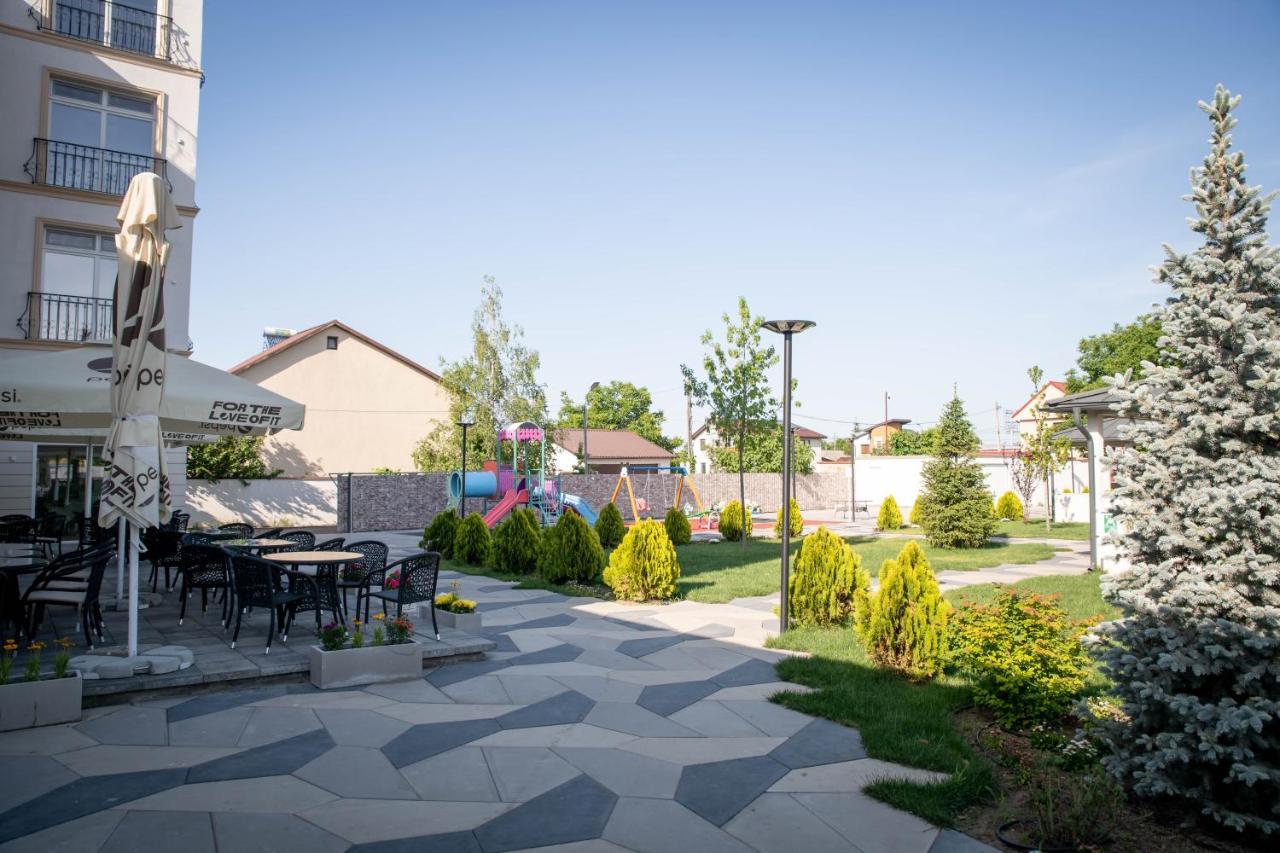 Unique Garden Hotel Brăila Extérieur photo