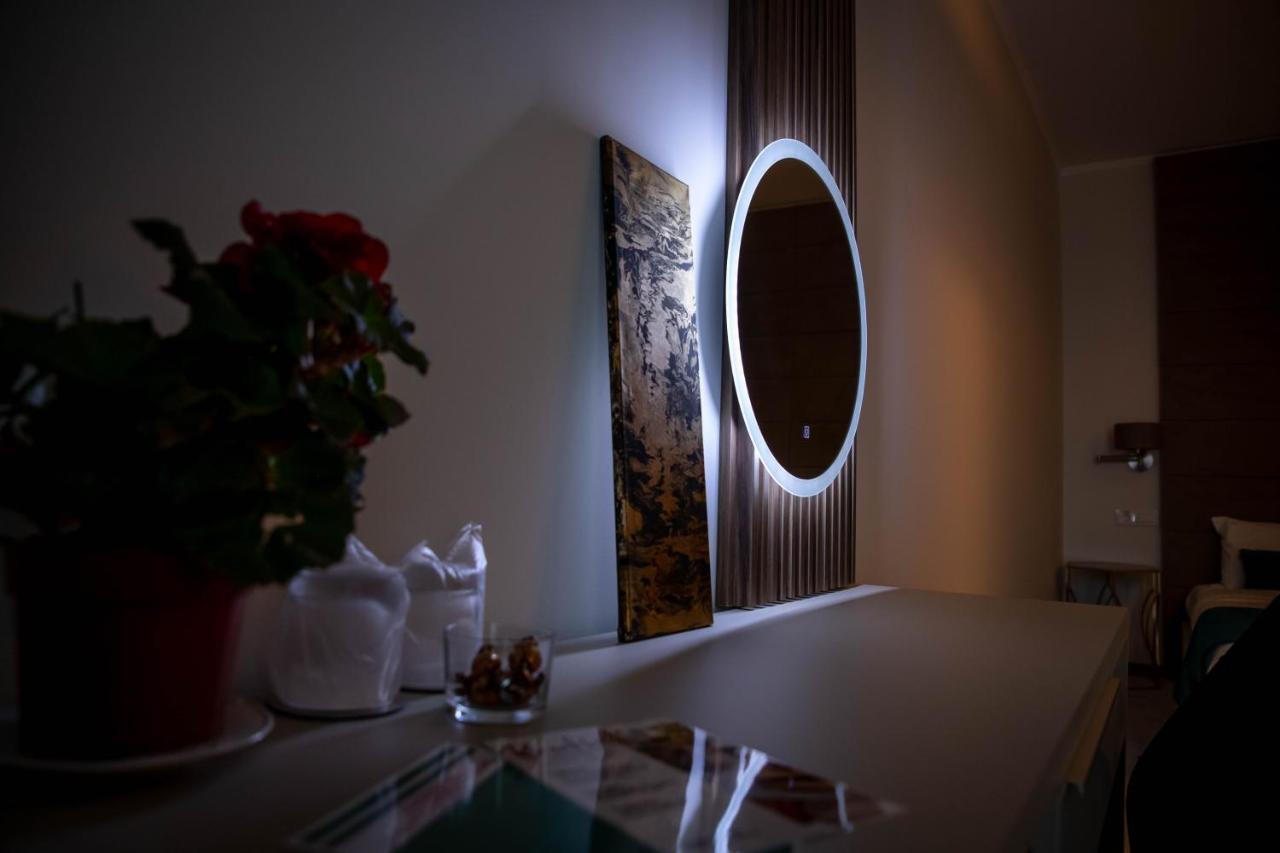 Unique Garden Hotel Brăila Extérieur photo