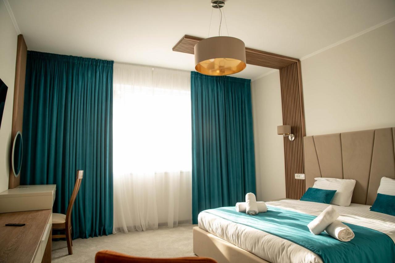 Unique Garden Hotel Brăila Extérieur photo